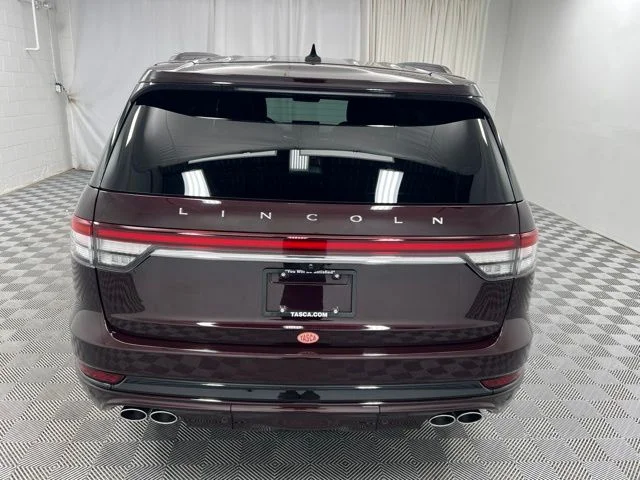 Used 2023 Red Lincoln Reserve image 7