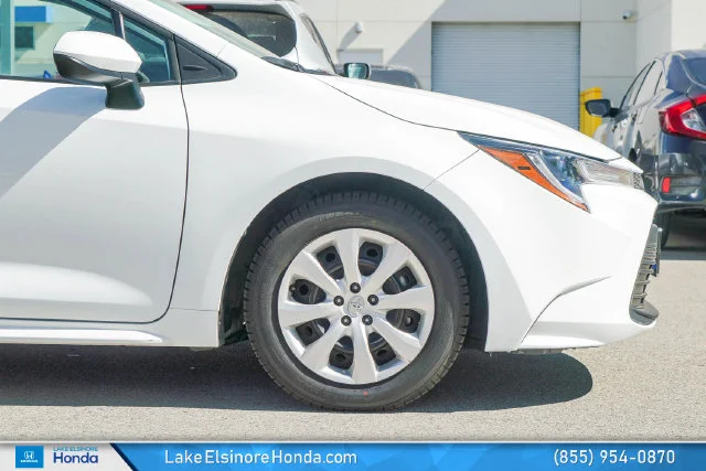 Used 2025 Ice Toyota LE image 7