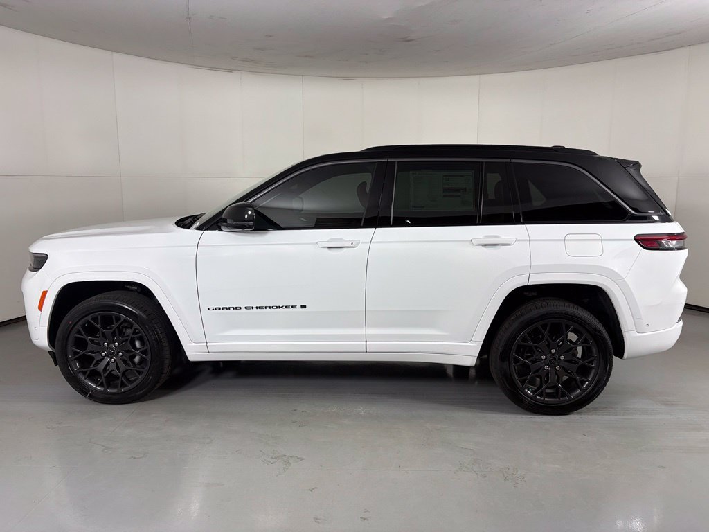 New 2027 Bright White Clear-Coat Paint Jeep Summit image 5