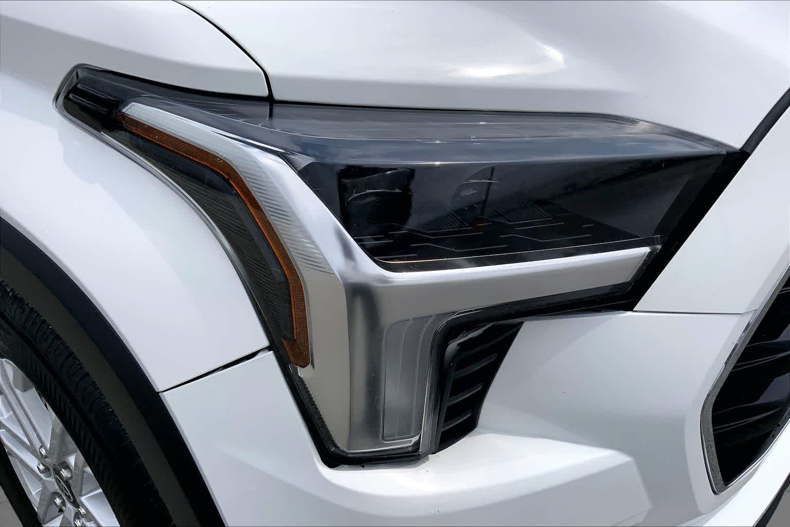 Used 2025 Ice Cap Toyota SR5 image 27