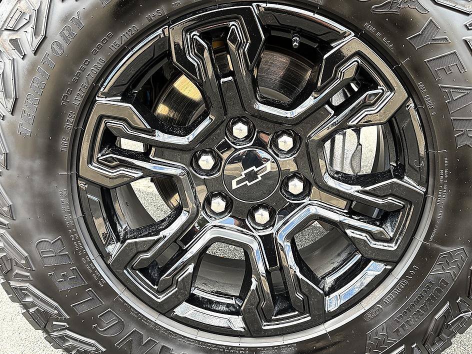 Used 2024 Summit White Chevrolet ZR2 image 8