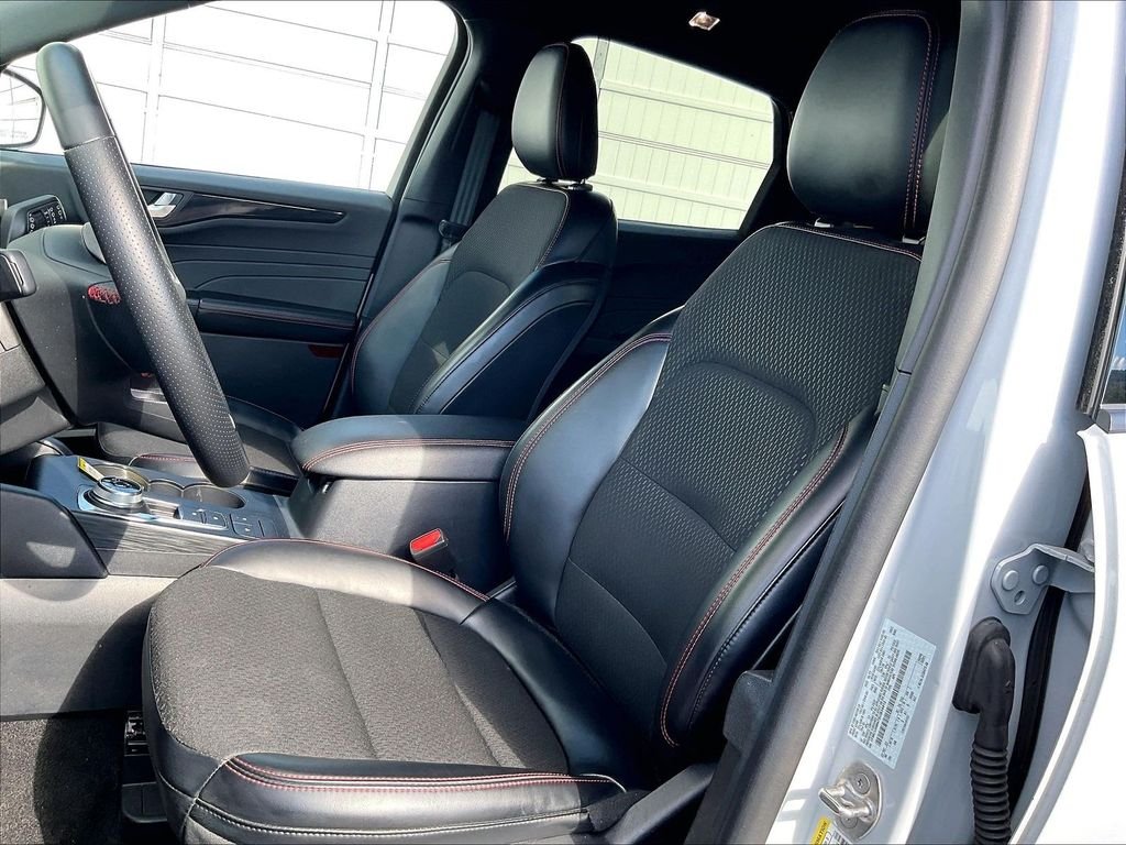 Used 2025 Silver Metallic Ford ST-Line image 10