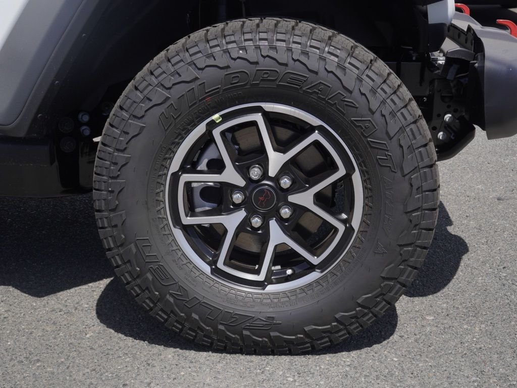 New 2026 Bright White Clear-Coat Exterior Paint Jeep Rubicon image 9