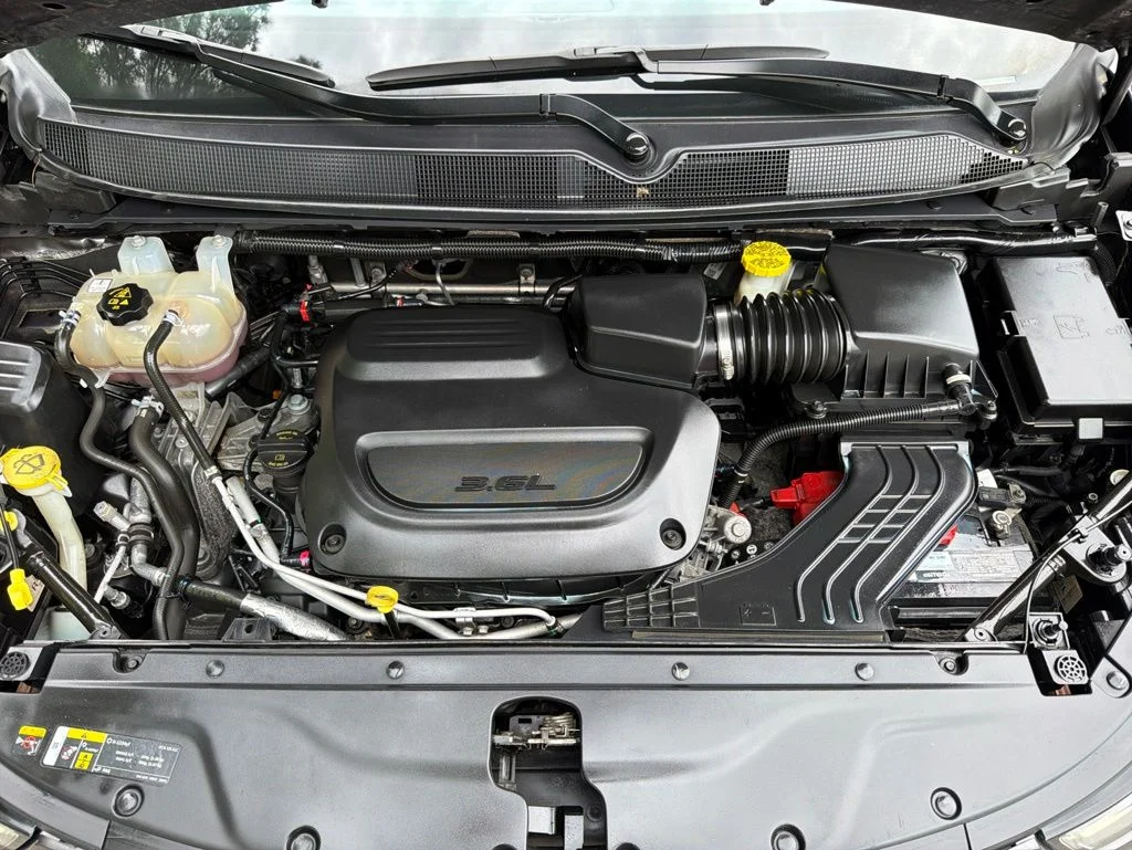 Used 2023 Gray Chrysler Limited image 11