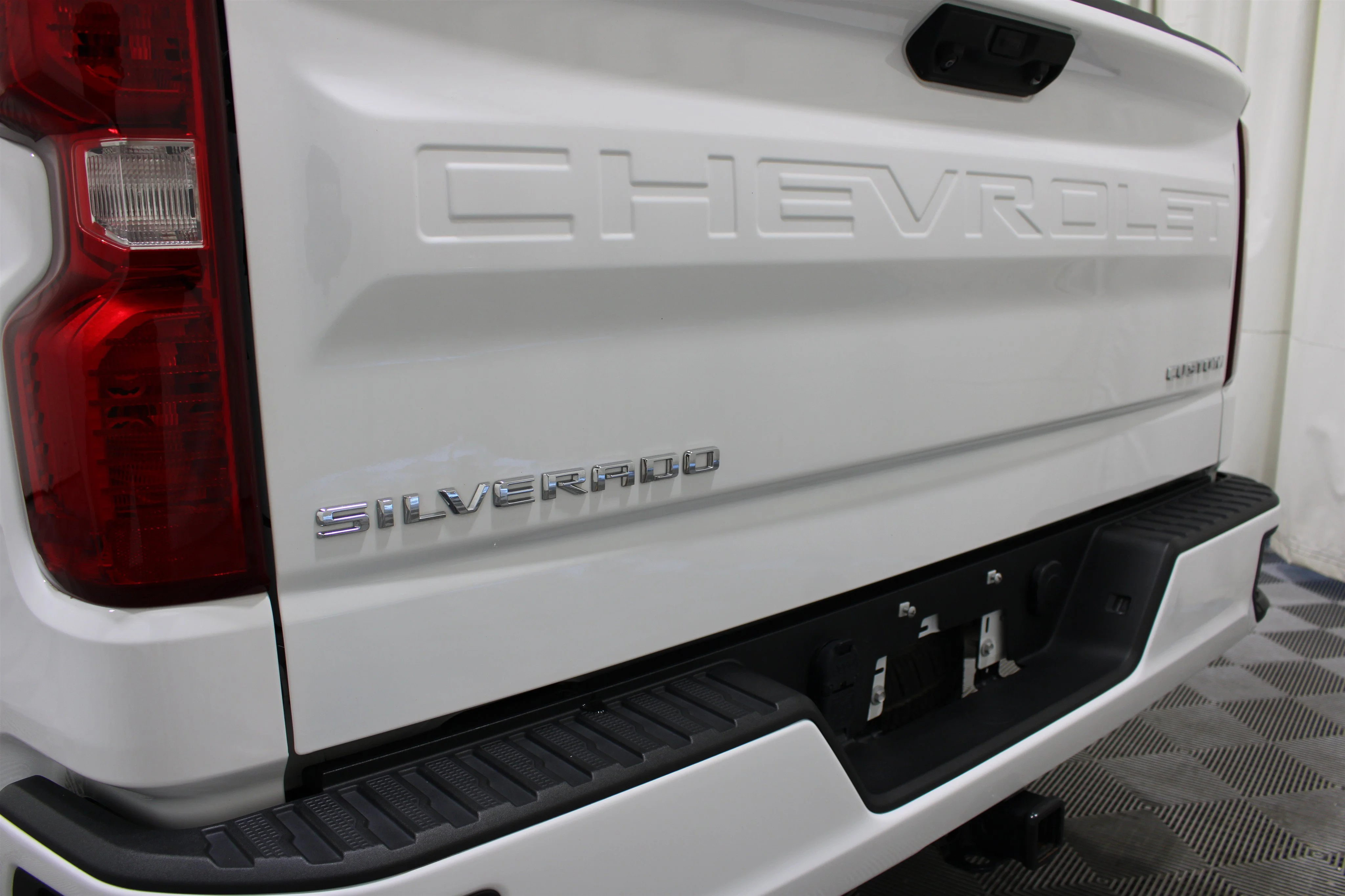 Used 2024 Summit White Chevrolet Custom image 25