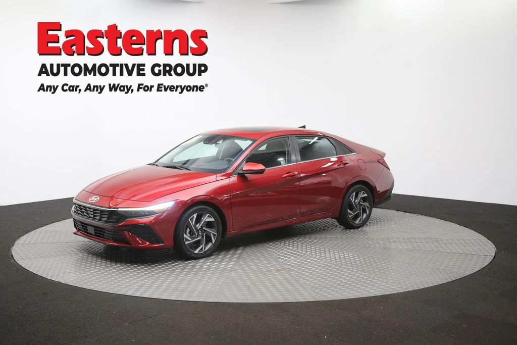 Used 2025 Red Hyundai SEL Convenience image 58