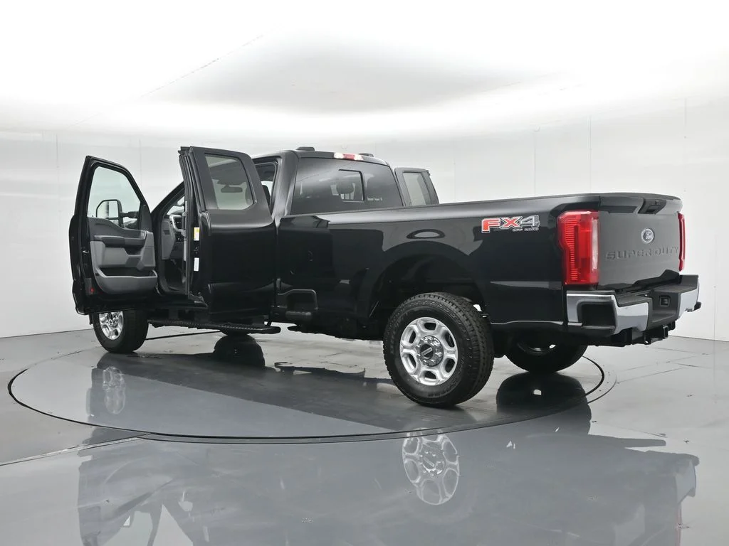 New 2026 Agate Black Metallic Ford XLT image 33