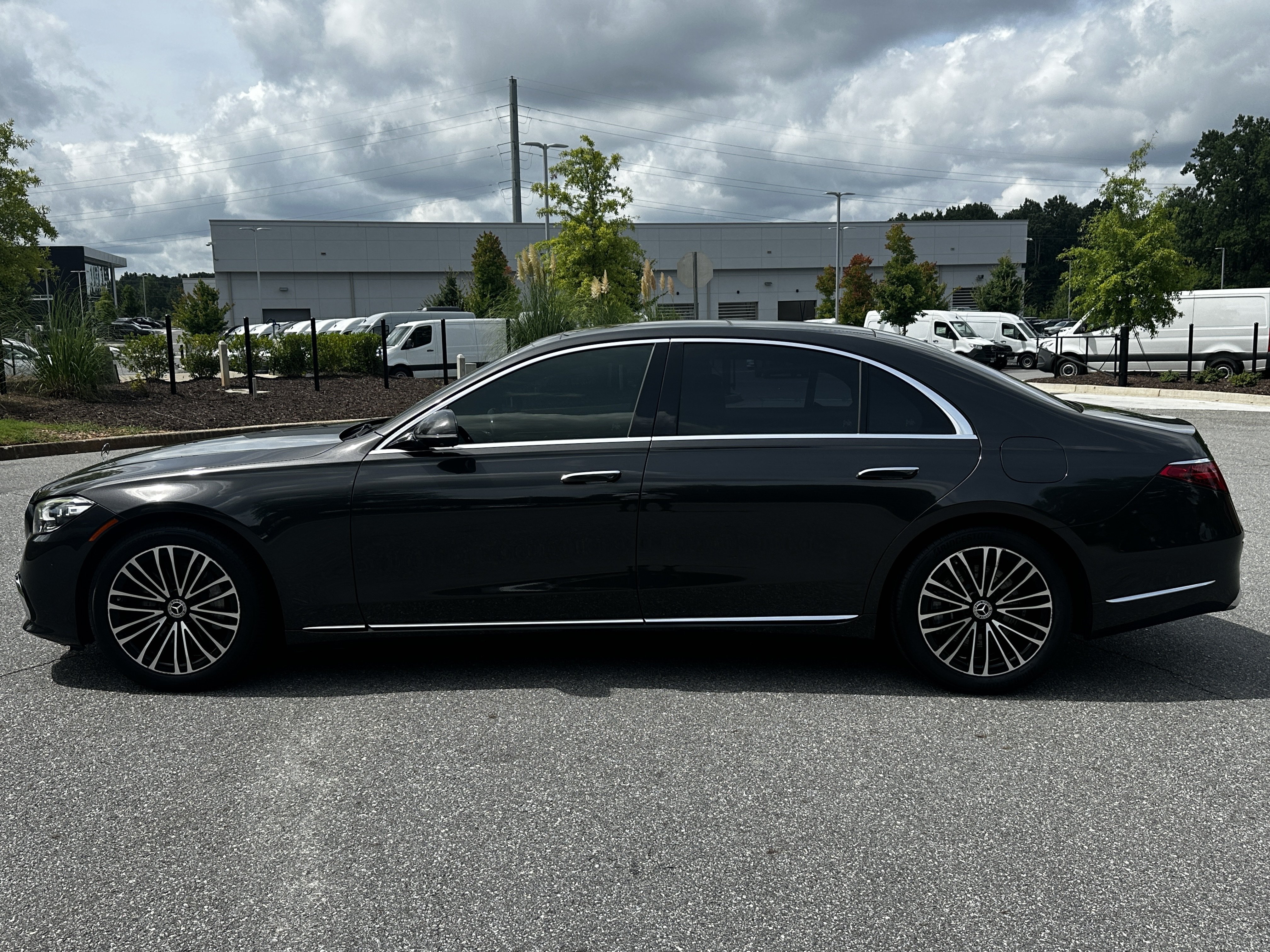 Certified Used 2023 Gray Mercedes-Benz S 580e image 5