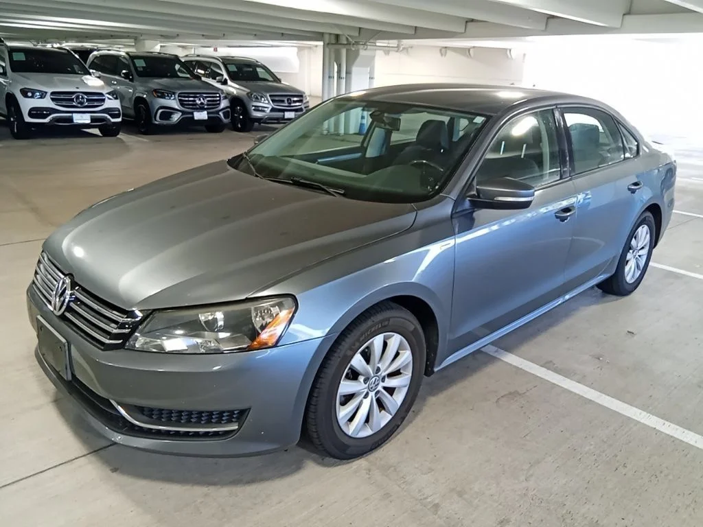 Used 2014 Platinum Gray Metallic Volkswagen 2.5L Wolfsburg Edition image 1