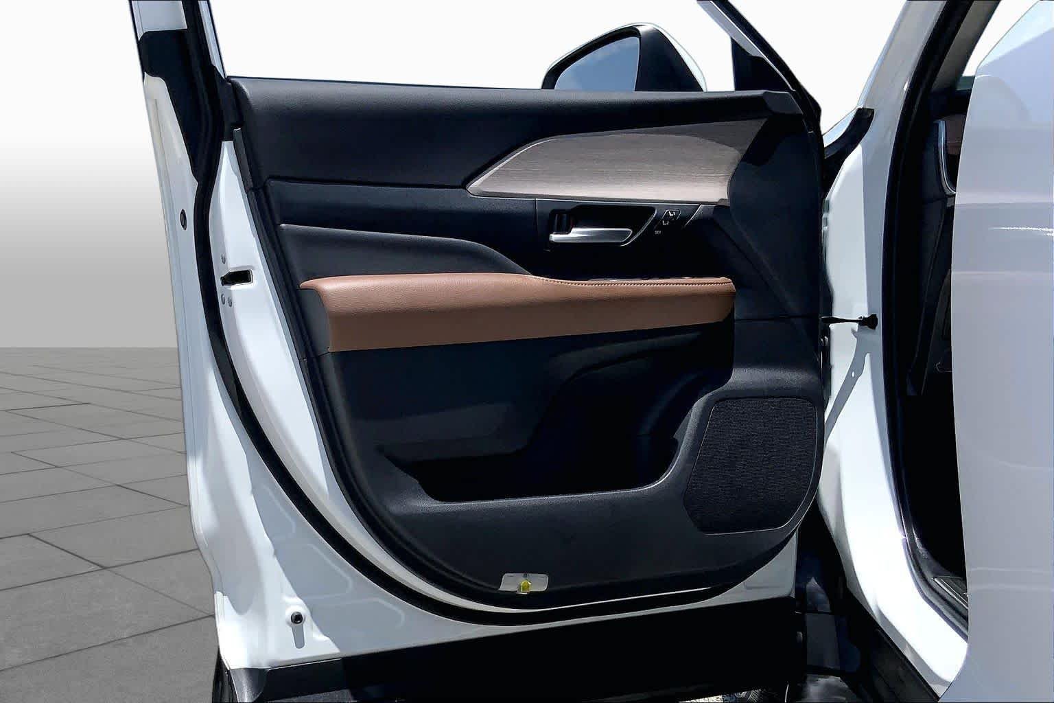 Certified Used 2026 Wind Chill Pearl Toyota Platinum image 21