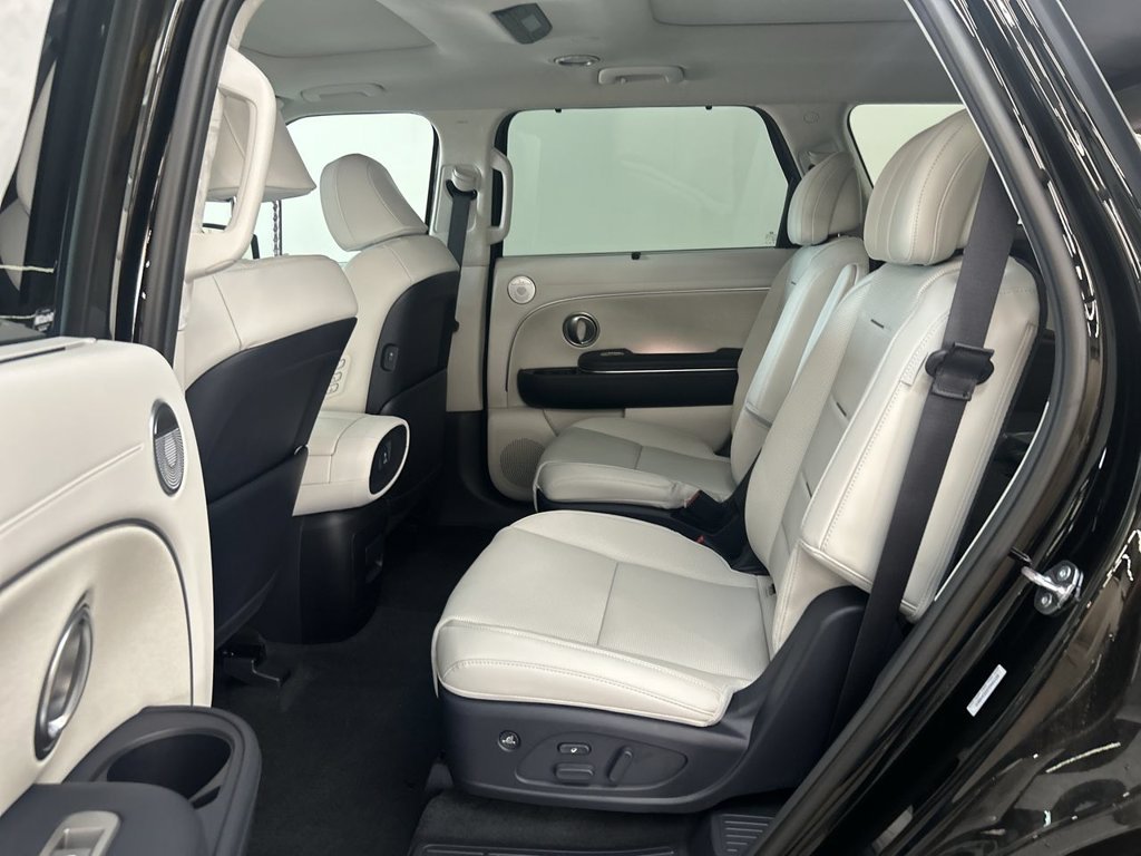 Used 2026 Abyss Black Hyundai Calligraphy image 16