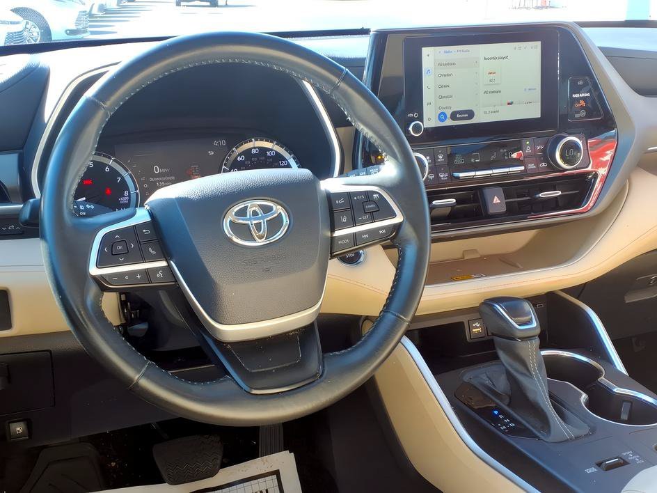 Used 2023 Pearl Toyota XLE image 12