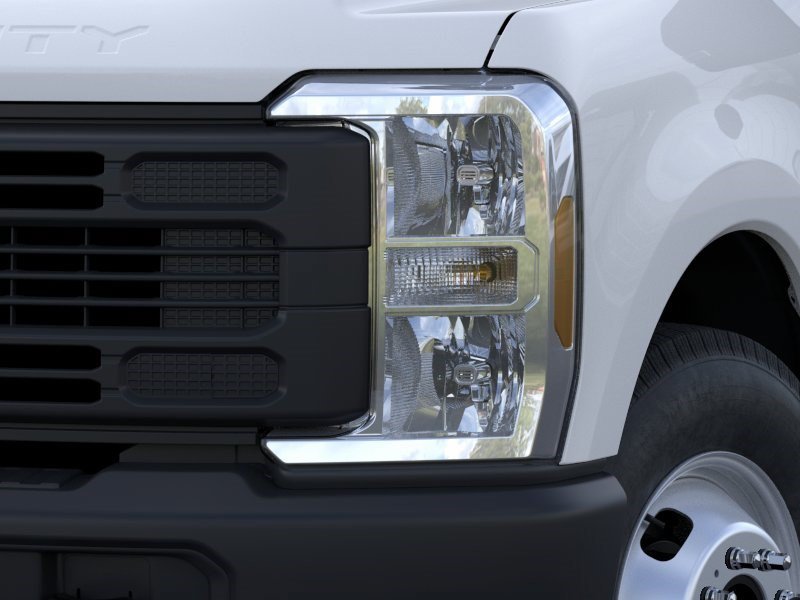 New 2026 Oxford White Ford XL image 18