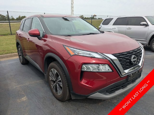 Used 2023 Red Nissan SV image 2