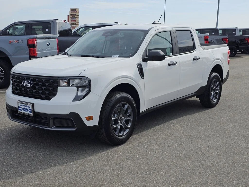 Used 2026 Oxford White Ford XLT image 4