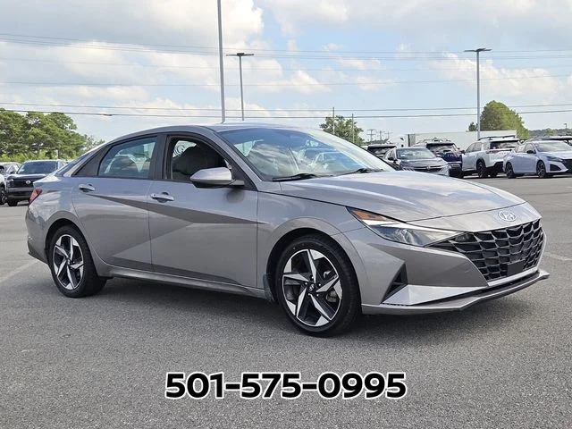 Used 2023 Silver Hyundai SEL image 4