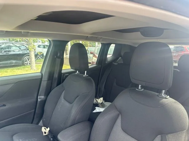 Used 2017 Gray Jeep Latitude image 9
