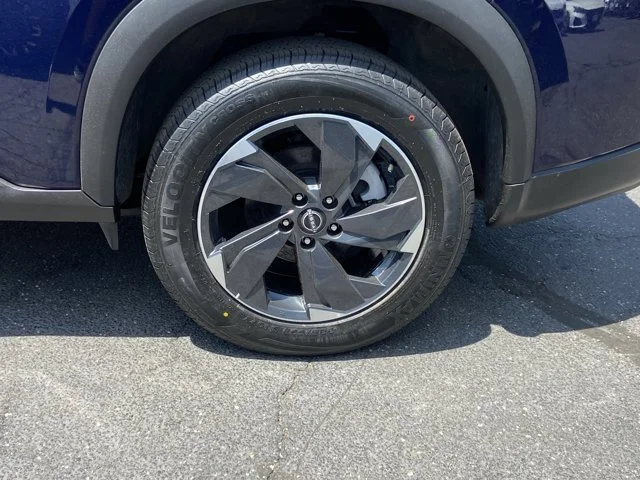 2025 Nissan Rogue SV - Photo 11