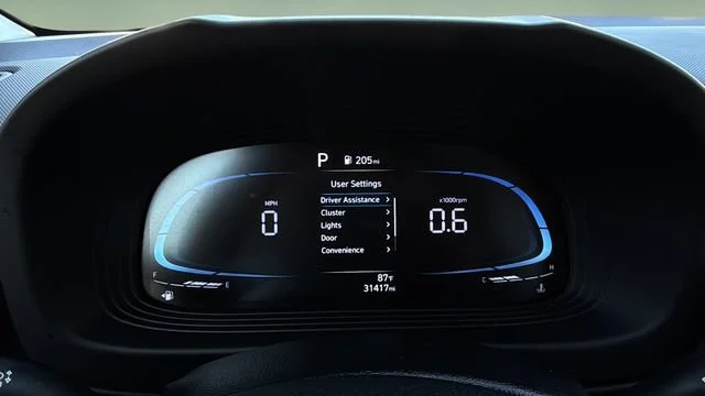 Used 2025  Hyundai SEL image 13
