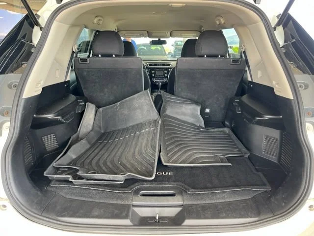 Used 2016 Pearl White Nissan SV image 43