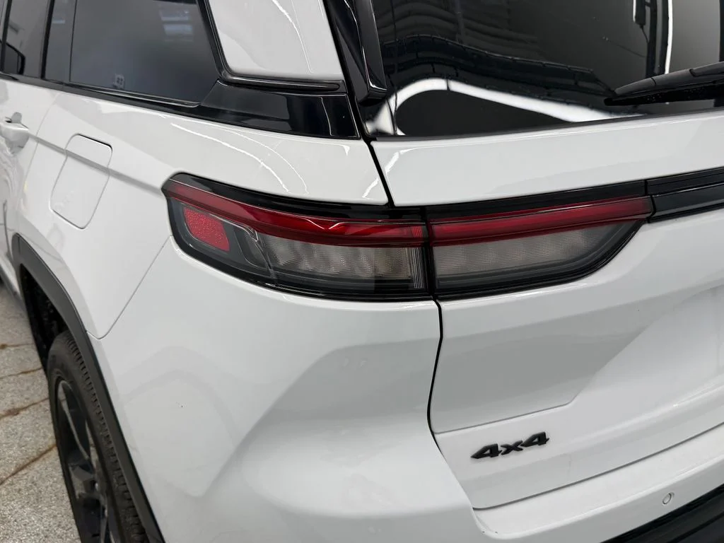 Certified Used 2023 White/off-white Jeep Altitude X image 18