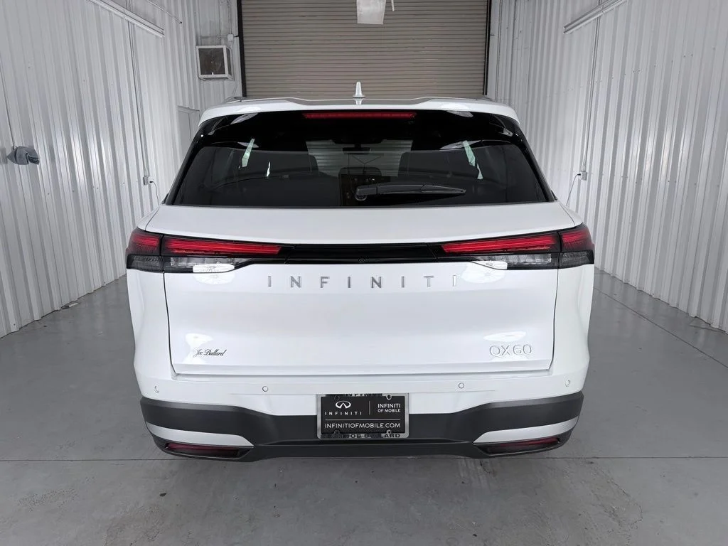 New 2027 RADIANT WHITE INFINITI Luxe FWD image 5