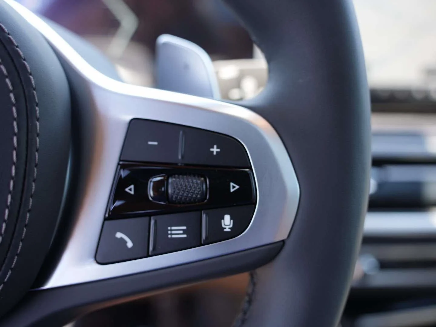 New 2026 Black Sapphire Metallic BMW xDrive40i image 19