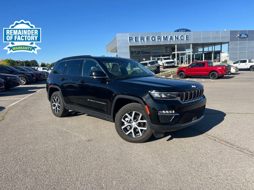 Used 2024 Diamond Black Crystal Pearlcoat Jeep Limited image 1
