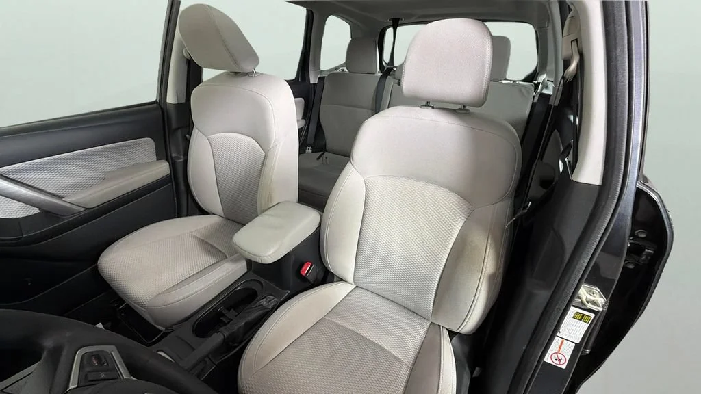 Used 2017  Subaru Premium image 18