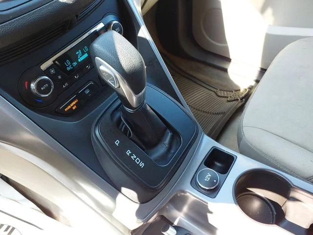 Used 2015 Gold Ford SE image 18