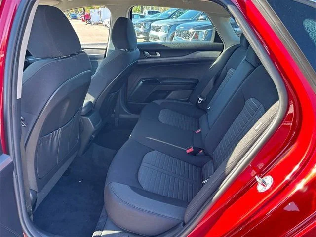2025 Kia K5 LXS - Photo 6