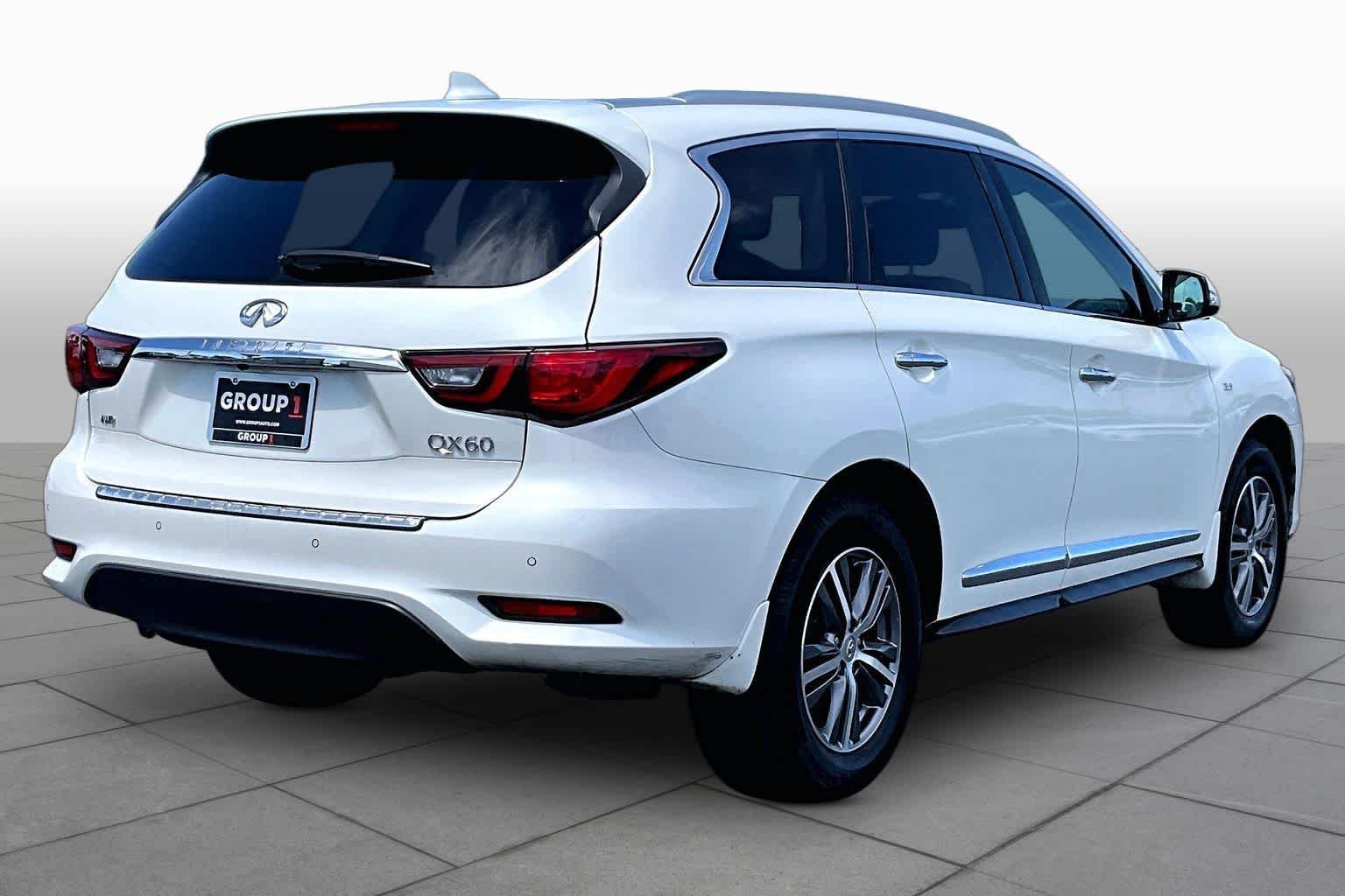 Used 2020 Majestic White INFINITI LUXE image 12