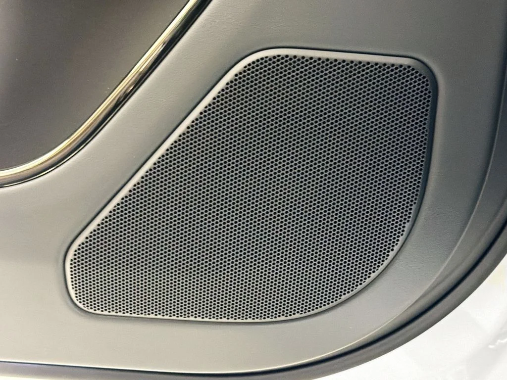 New 2026 Fuji White Land Rover Dynamic SE image 19