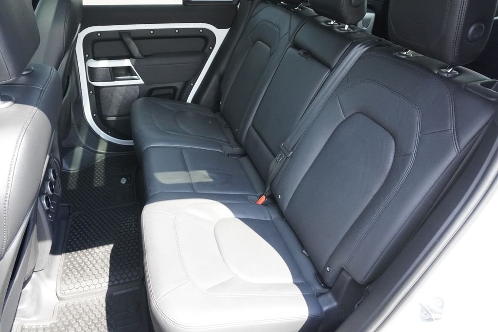 Used 2023 White Land Rover S image 30