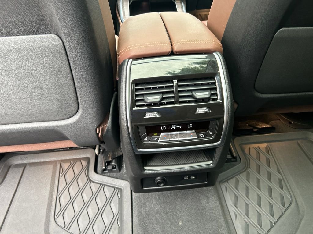 Used 2024 Black BMW xDrive40i image 29