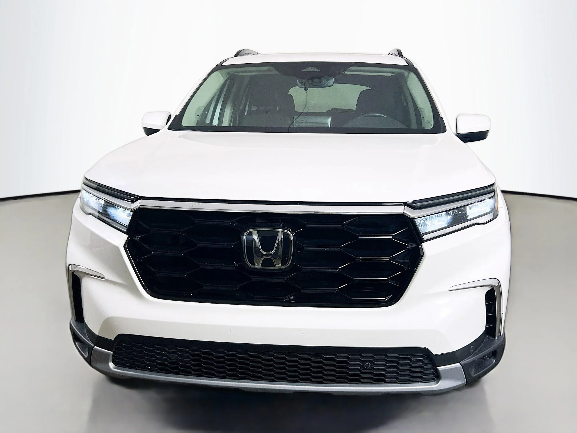 Certified Used 2025 Platinum White Pearl Honda 2WD Touring image 36