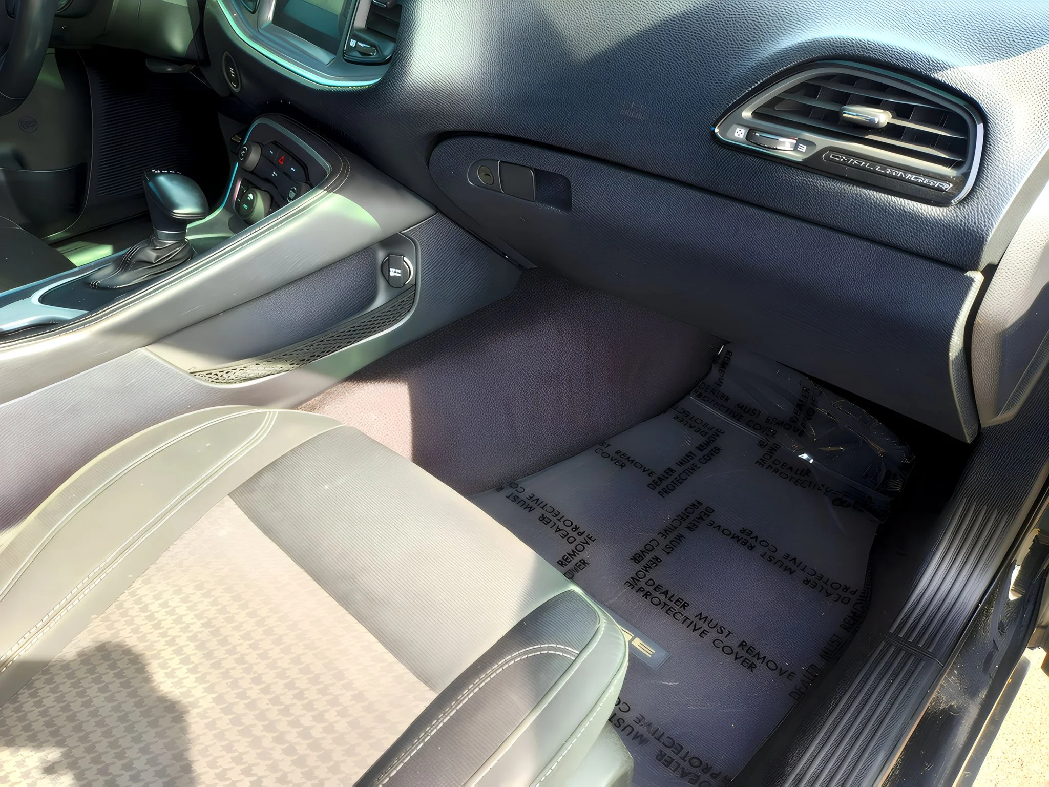 2016 Dodge Challenger SXT - Photo 24