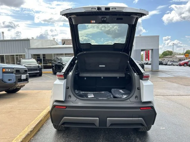 New 2026 Wind Chill Pearl with Midnight Black Metallic roof <sup>1</sup> Toyota  XSE image 11