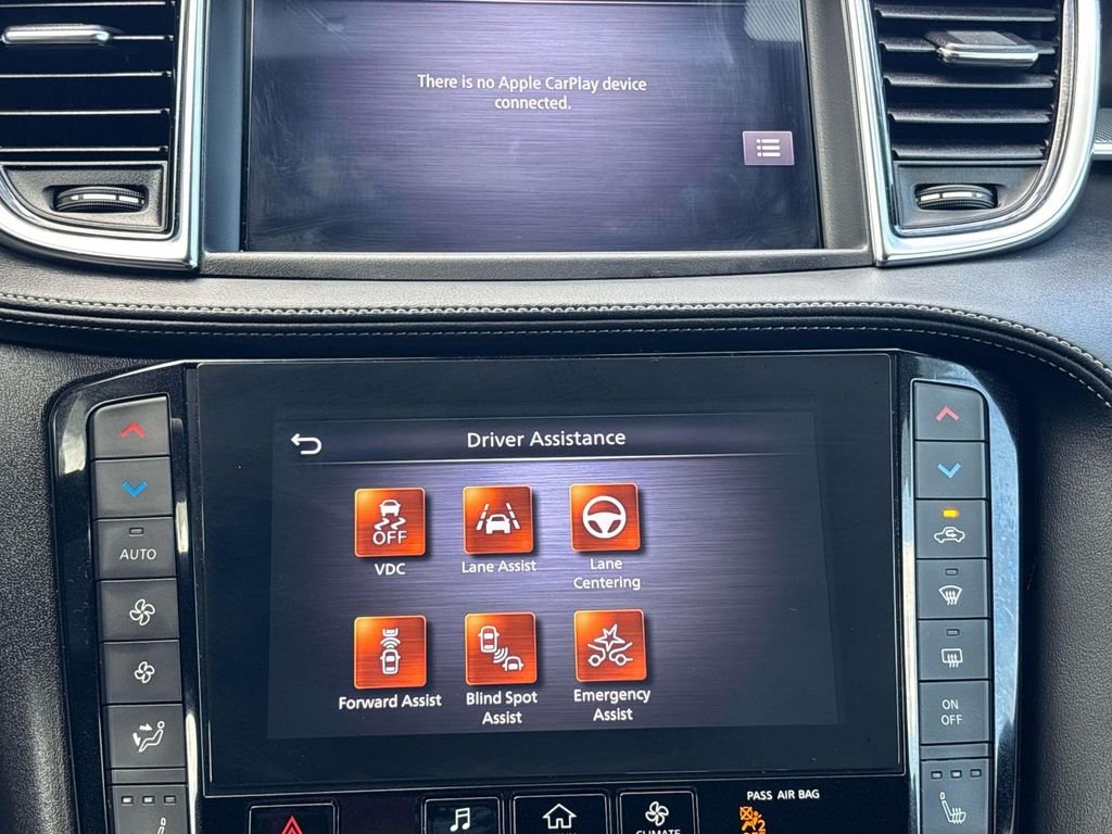 Used 2021 White INFINITI LUXE image 30