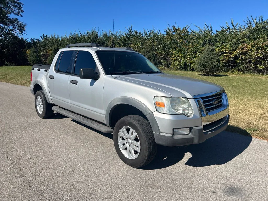Used 2010 Silver Ford XLT image 1