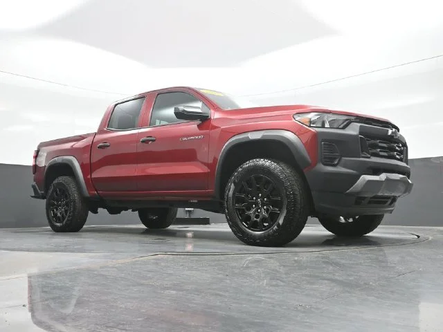 Used 2025 Red Chevrolet Trail Boss image 23