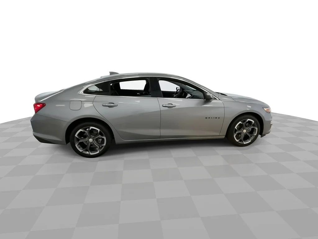 Used 2024 GRAY Chevrolet LT image 3