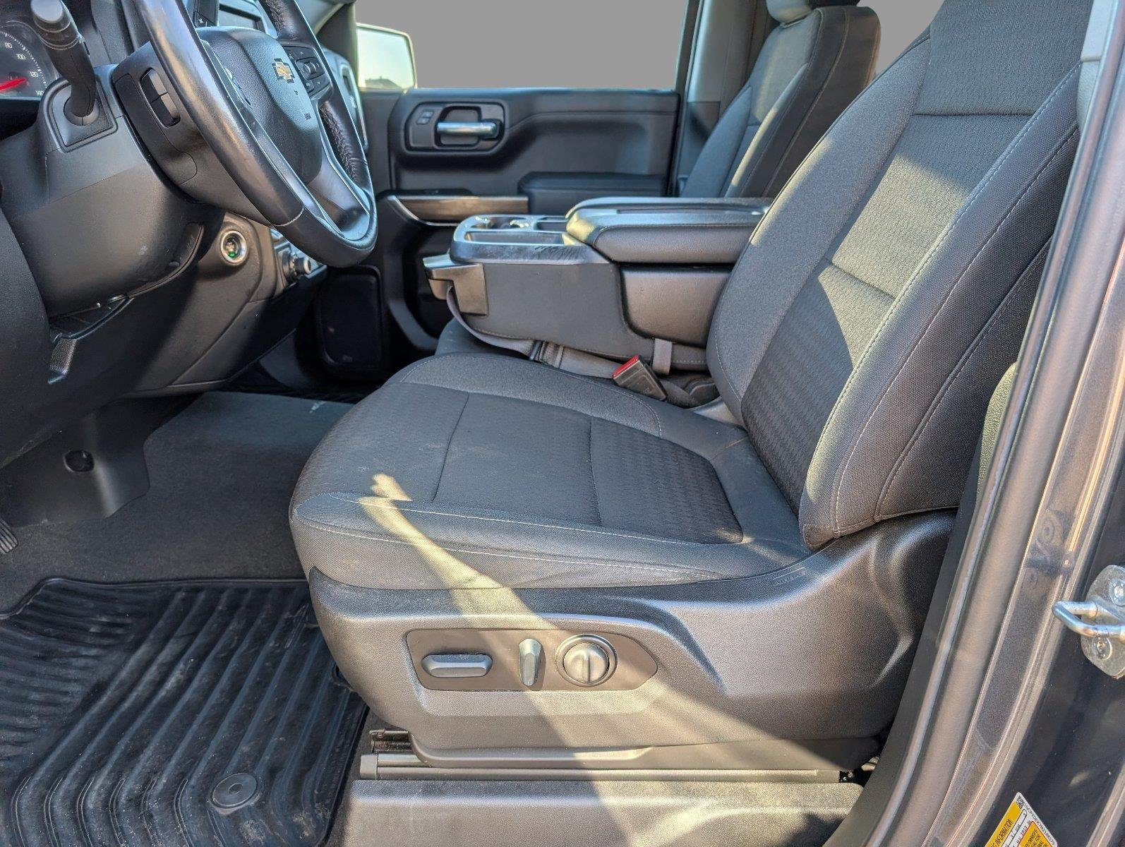 Used 2022 Shadow Gray Metallic Chevrolet LT image 3