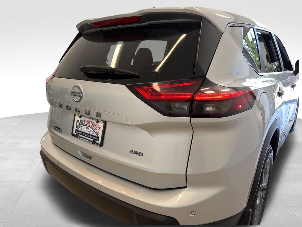 Used 2024 Silver Nissan S image 30