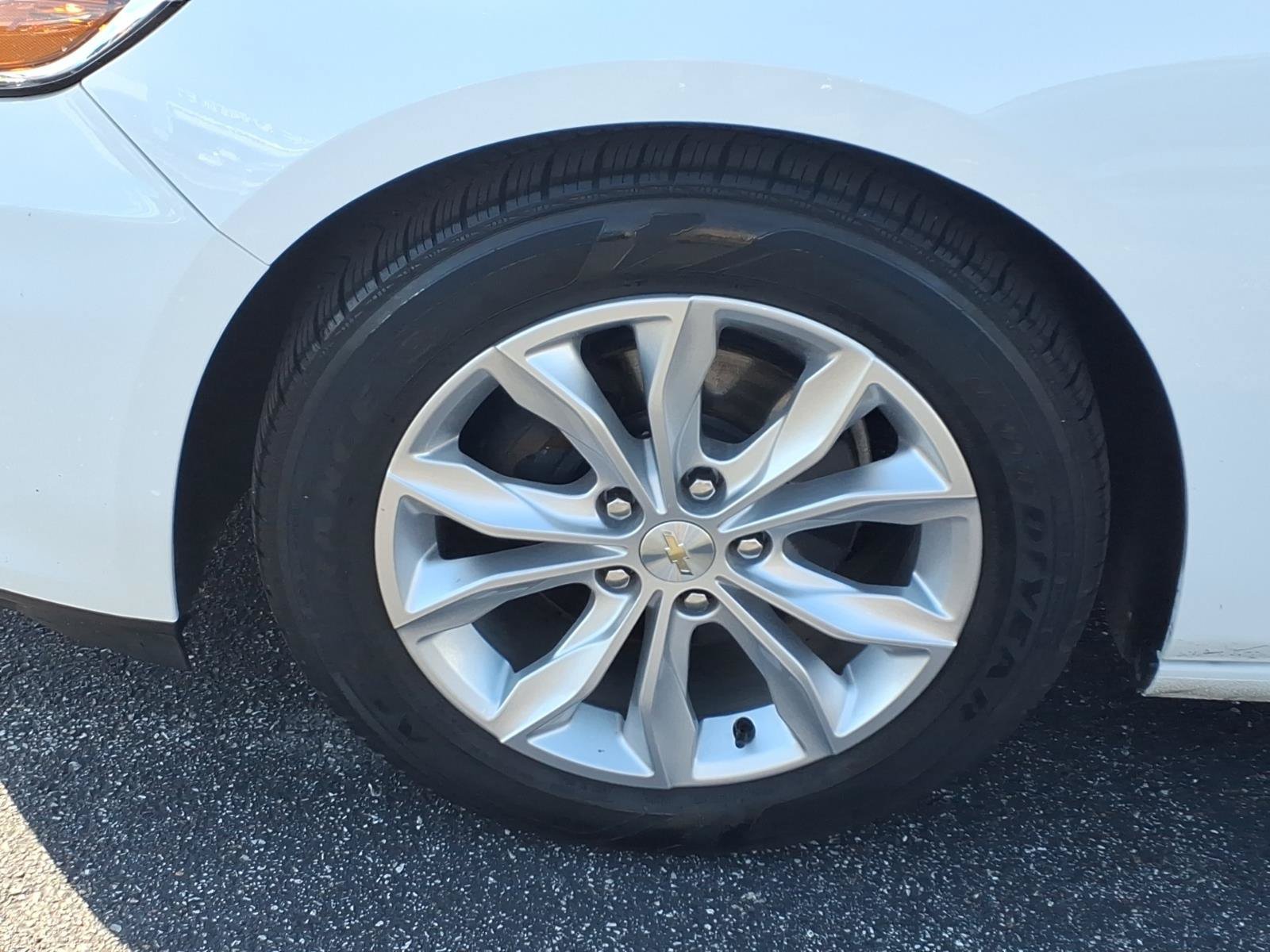 Used 2023 SUMMIT WHITE Chevrolet LT image 31