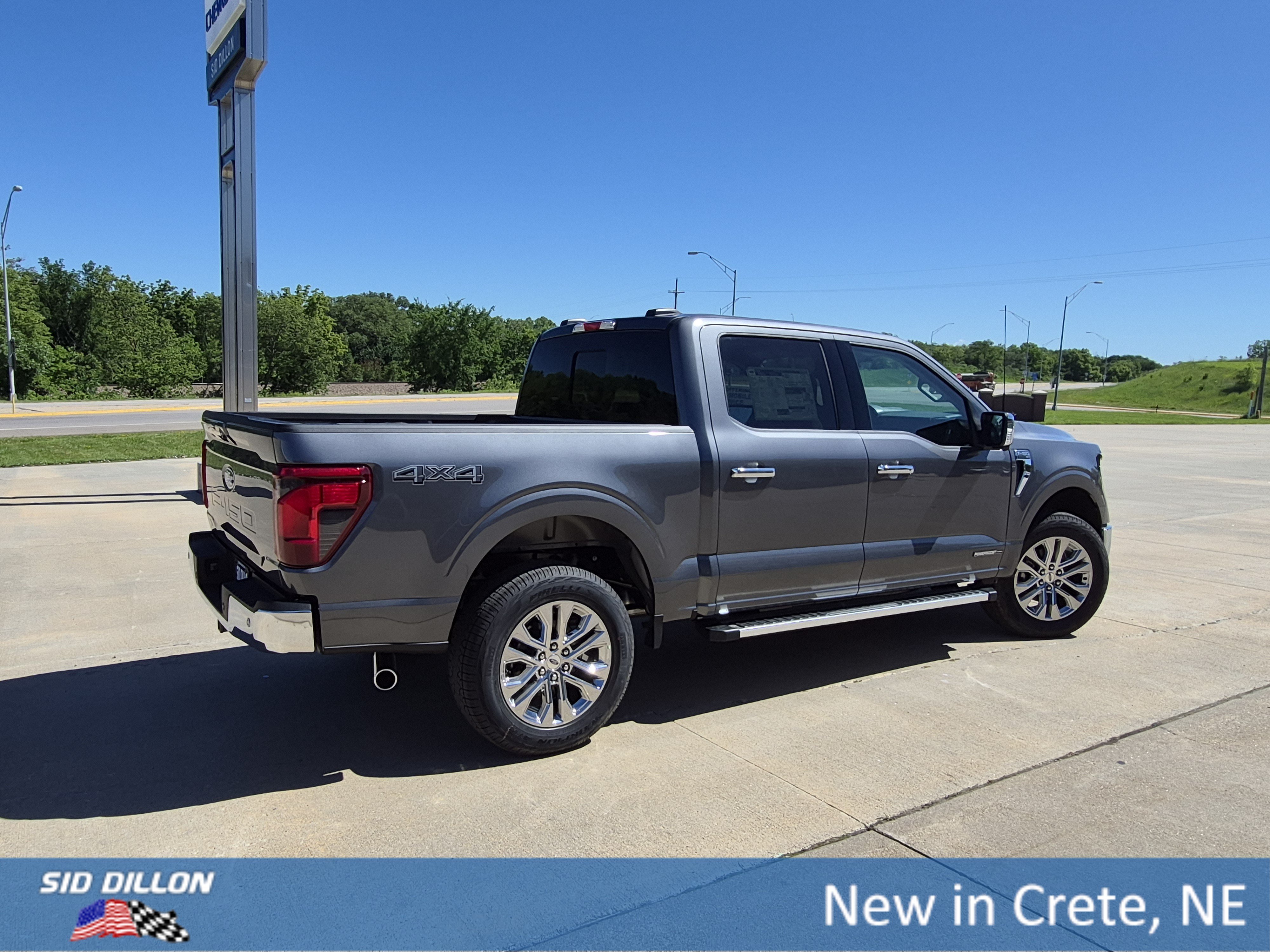 New 2026 Carbonized Gray Metallic Ford XLT image 11