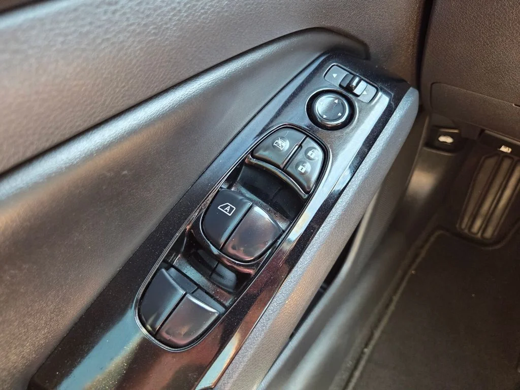 Used 2023 Black Nissan 2.5 SV image 21