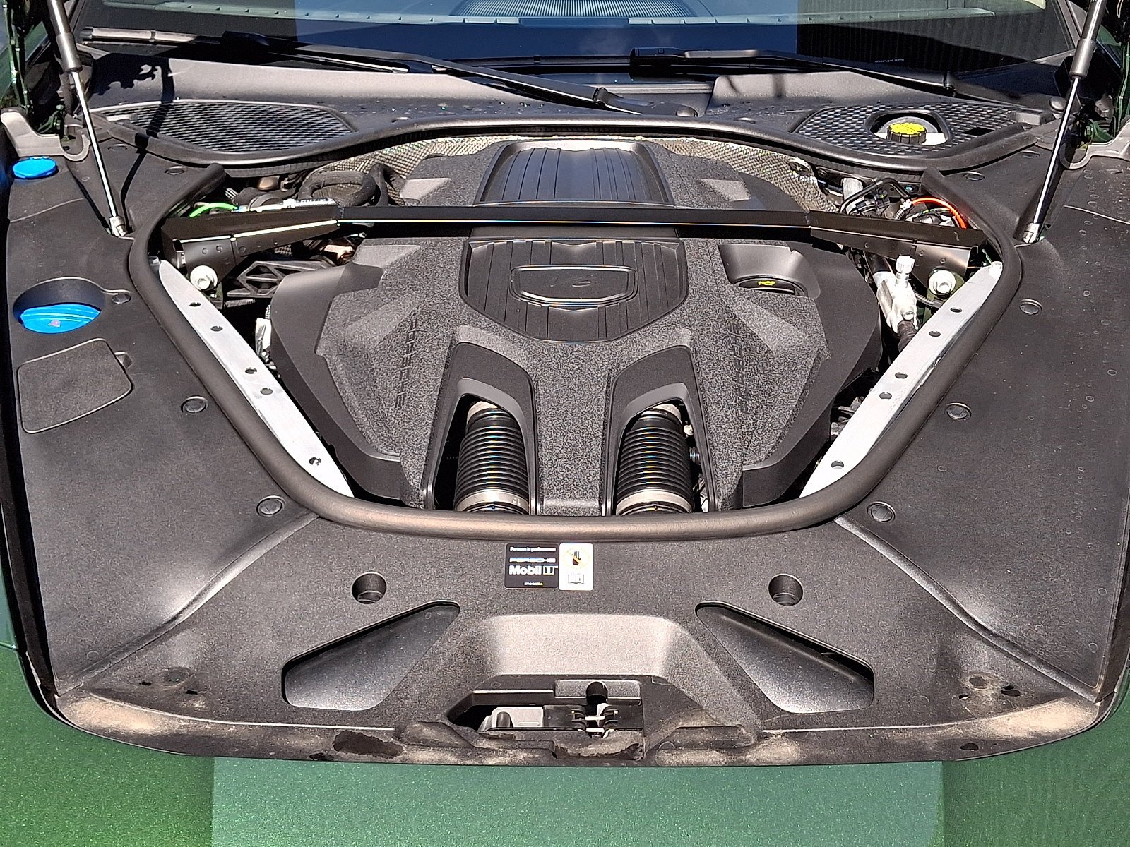 New 2026 Oak Green Metallic Neo Porsche 4 image 26