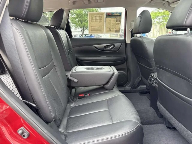 Used 2015 Red Nissan SL image 14