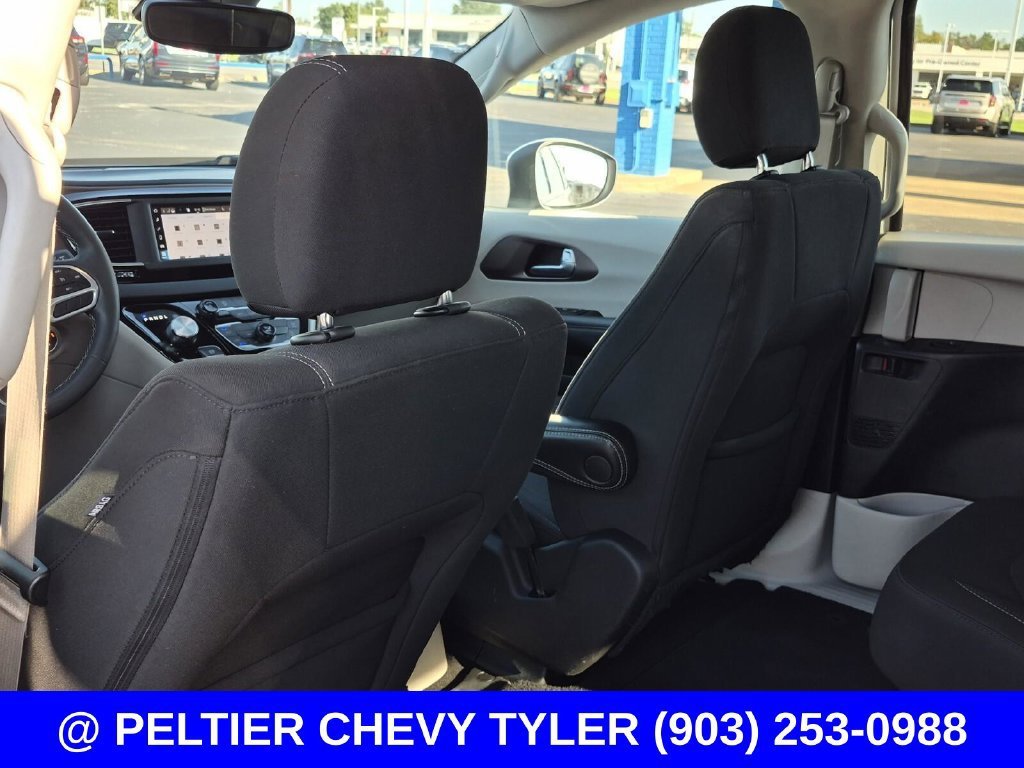 2023 Chrysler Voyager LX - Photo 36